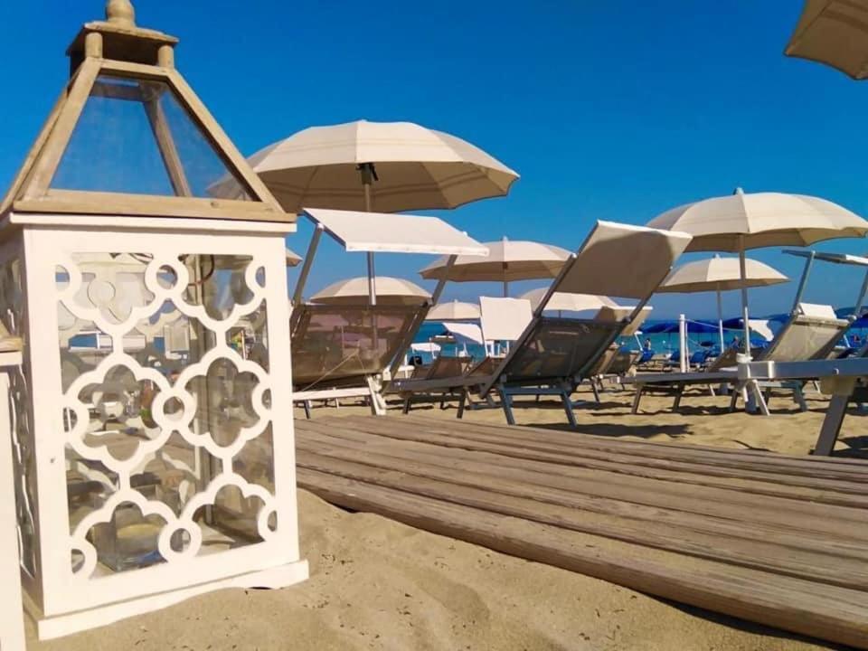 Piccadilly Rooms Restaurant And Beach Santa Maria al Bagno Dış mekan fotoğraf