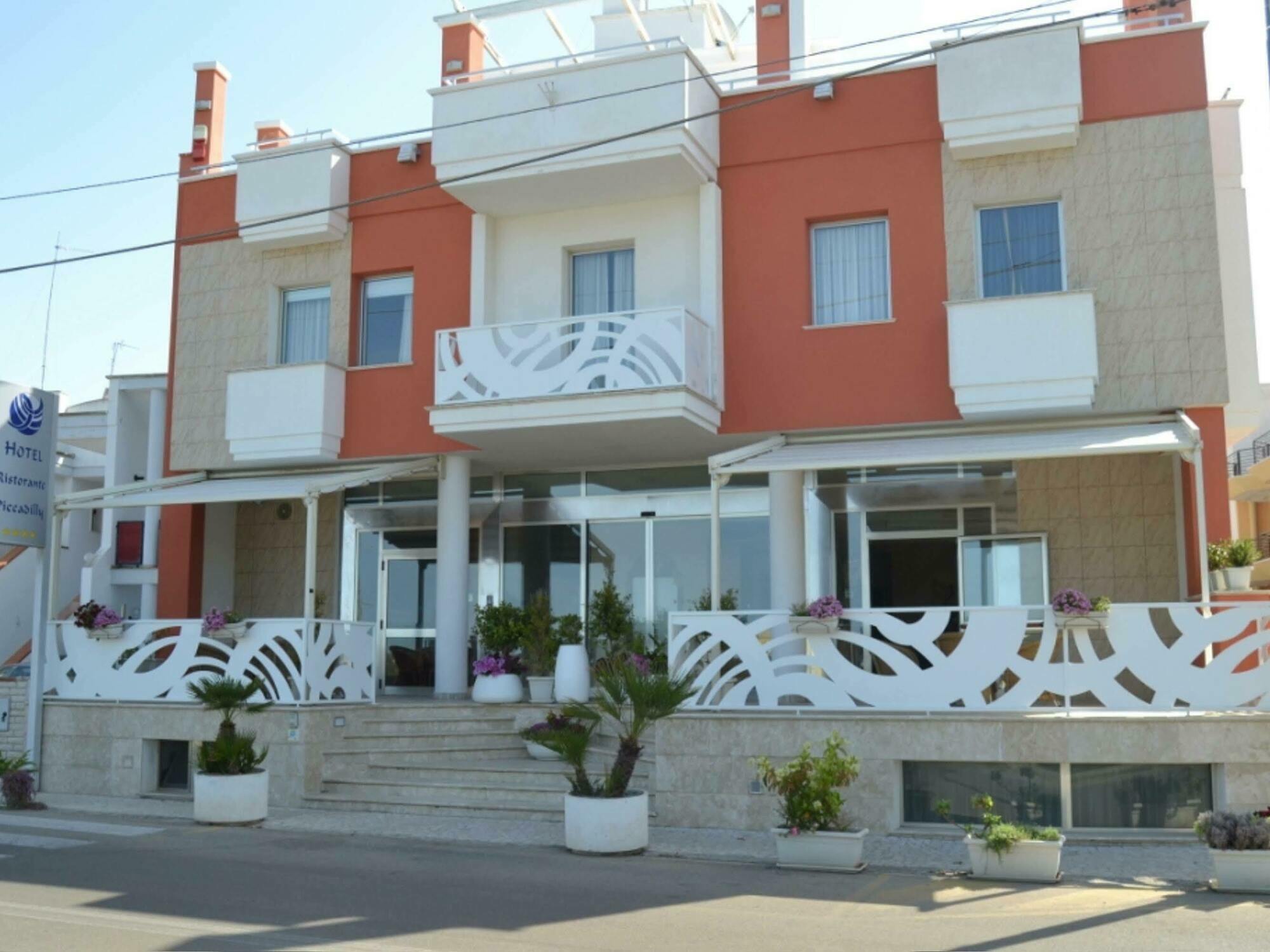 Piccadilly Rooms Restaurant And Beach Santa Maria al Bagno Dış mekan fotoğraf